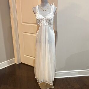 Vintage 1950s Seamprufe Nylon chiffon front lace accent bodice nightgown size 38